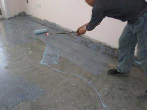 歐耐克界面劑的用途：主要用于大理石、墻面等光滑面粘貼前處理。歐耐克工程師曾做過實驗，可以通過界面劑在玻璃上、瓷磚上貼瓷磚，粘接牢固，沒有掉磚情況。界面劑現場施工圖