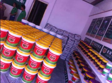 賀喜羅城梁總形象店開業！梁總是歐耐克防水的老客戶，一直是河池宜州的代理，在宜州防水市場具有很強的市場影響力。2015年，梁總加大了在防水方面的投入，在羅城開了一家新的防水店——歐耐克防水羅城形象店。